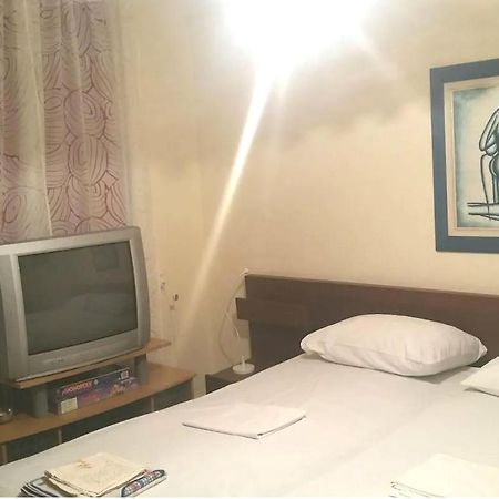 Communist Style Apartment Тирана Экстерьер фото