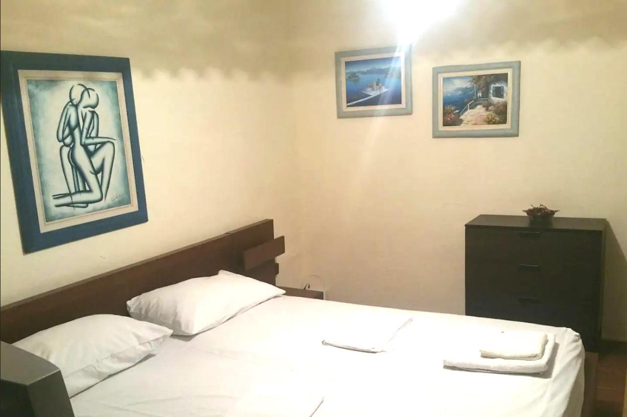 Communist Style Apartment Тирана Экстерьер фото